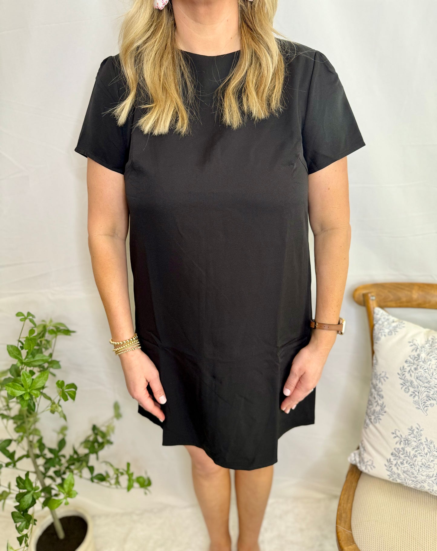 The Slimming Shift Dress- Black