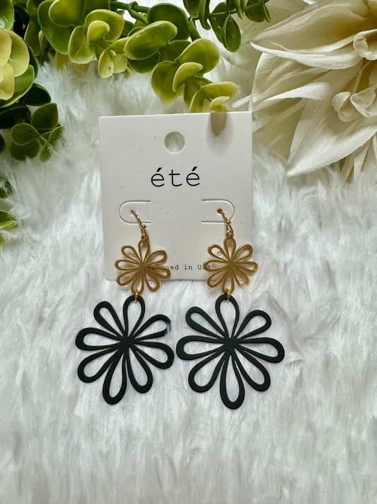 The Flower Dangle Earrings