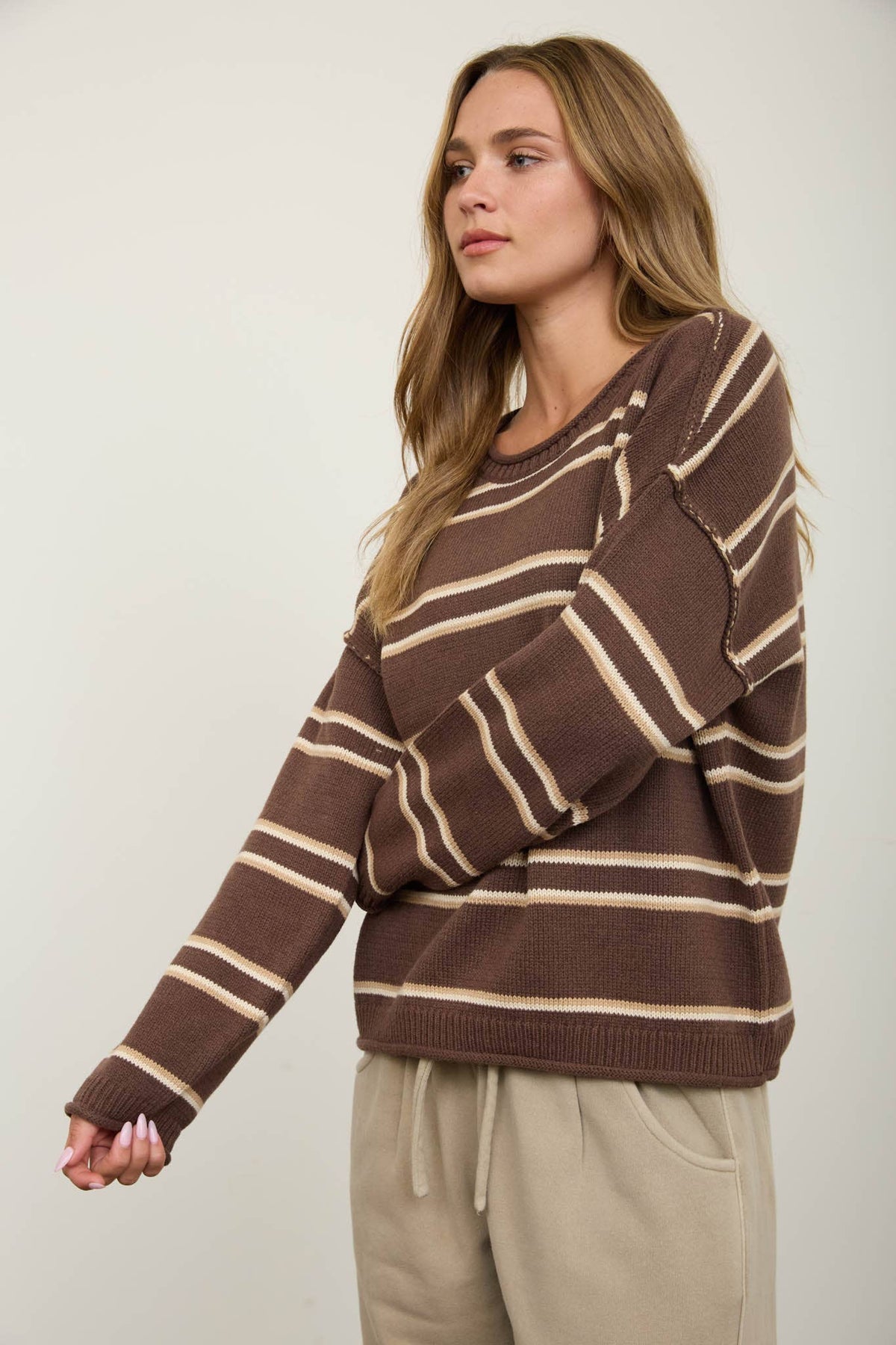 STRIPED ROUND NECK PULLOVER