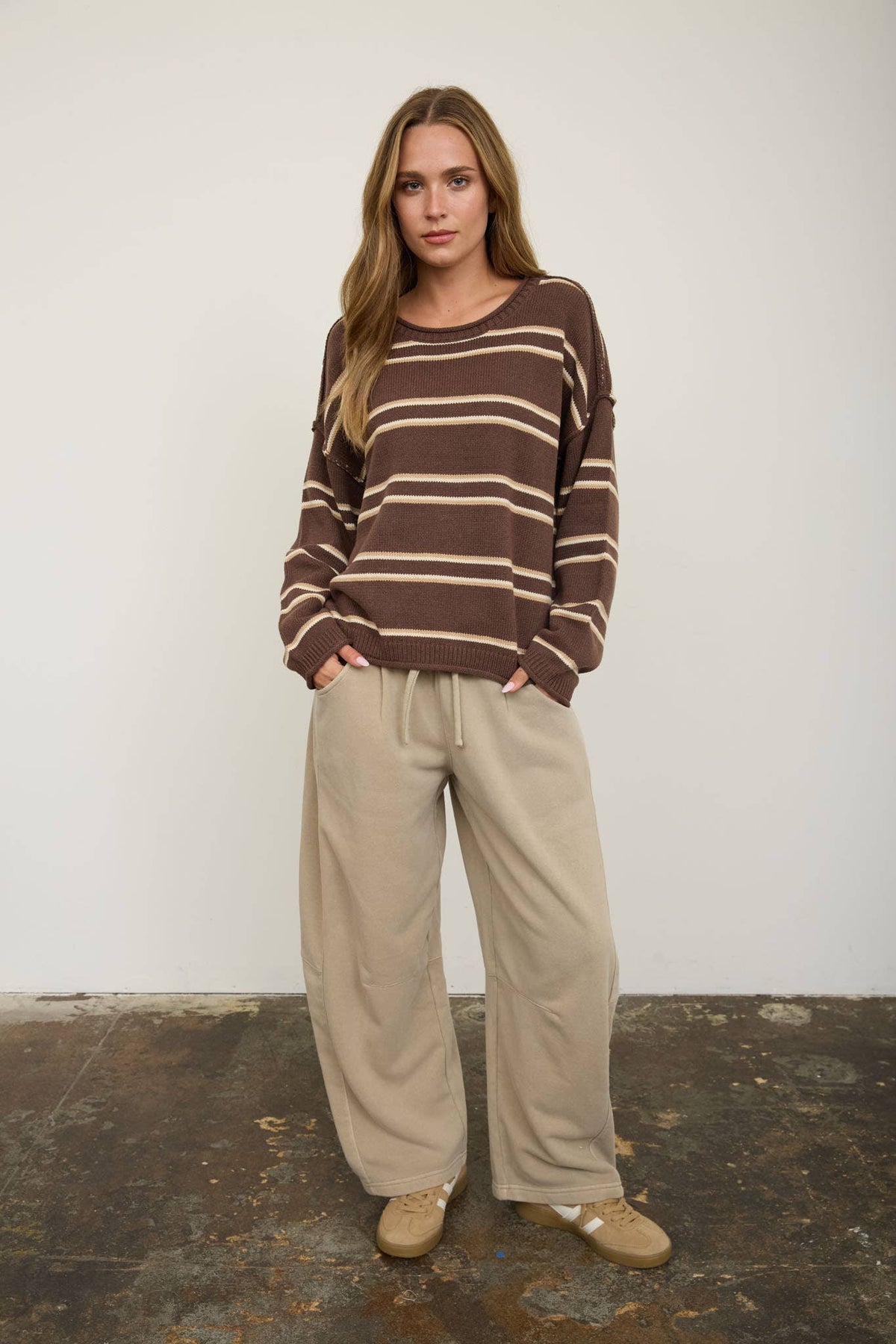 STRIPED ROUND NECK PULLOVER