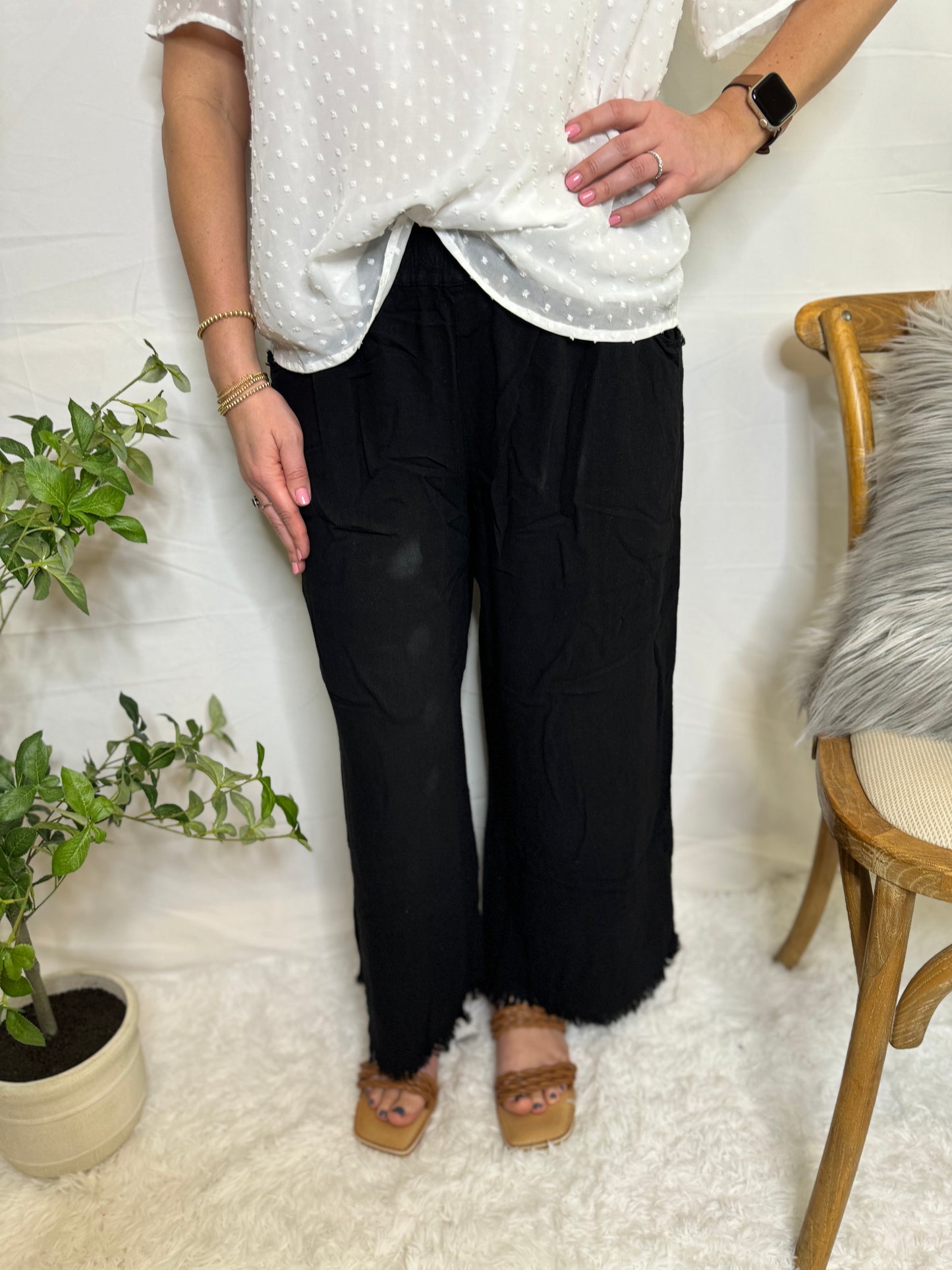 The Work in Style Linen Pants - Black