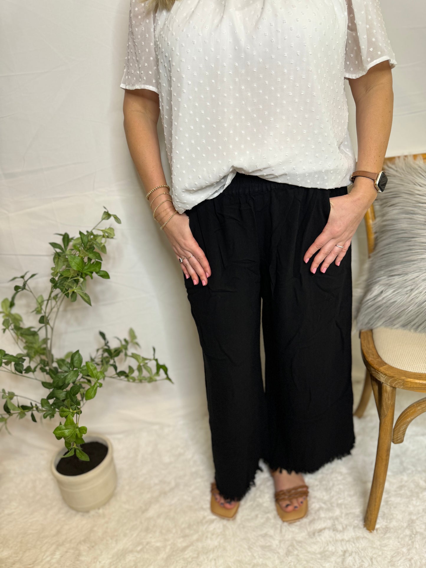 The Work in Style Linen Pants - Black