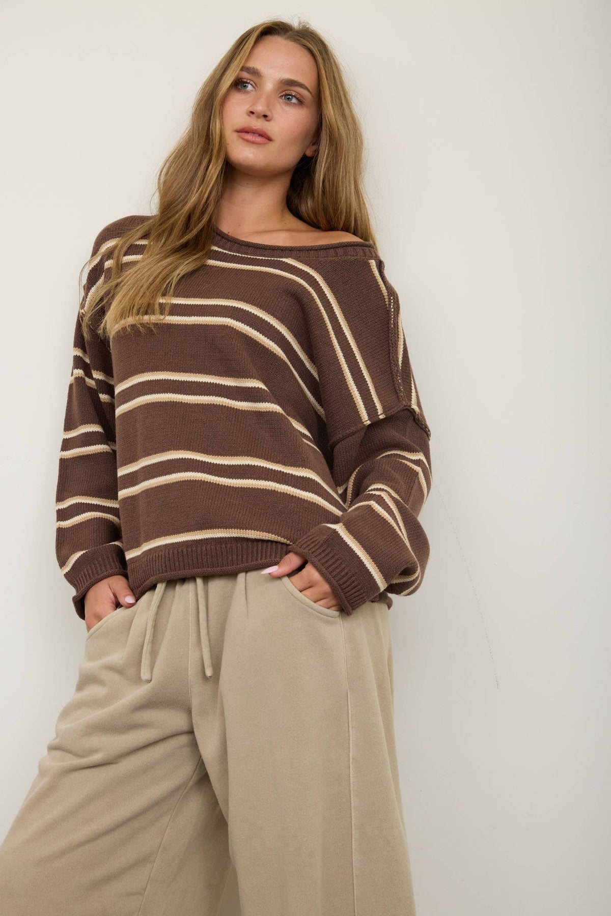 STRIPED ROUND NECK PULLOVER